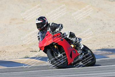 media/Dec-01-2025-Moto Forza (Mon) [[2daa91e15f]]/2-Intermediate Group/Session 2 (Turns 9 and 10)/